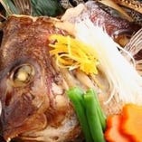 限定！良質な真鯛が揚がった時に登場する「真鯛のカブト煮」