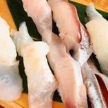 当店名物「板長おまかせ寿司」。伊豆下田で水揚げした新鮮魚介を贅沢に使ったジャンボ握りです
