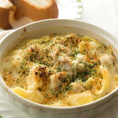 地鶏とシェルマカロニのグラタン (バタートースト付)