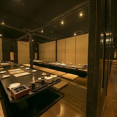 全席完全個室 九州うまいもん料理 博多串焼き＆野菜巻き 串蔵 店内の画像