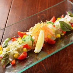 田原産の旬野菜をふんだんに取り入れたカルパッチョ