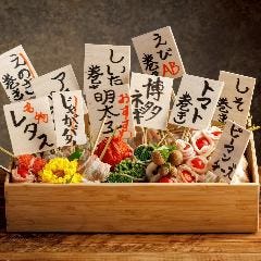 自慢の野菜巻き串は本場の味を完全再現いたしました！