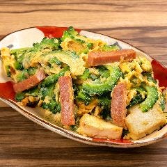 沖縄の名物料理をたっぷりご用意♪