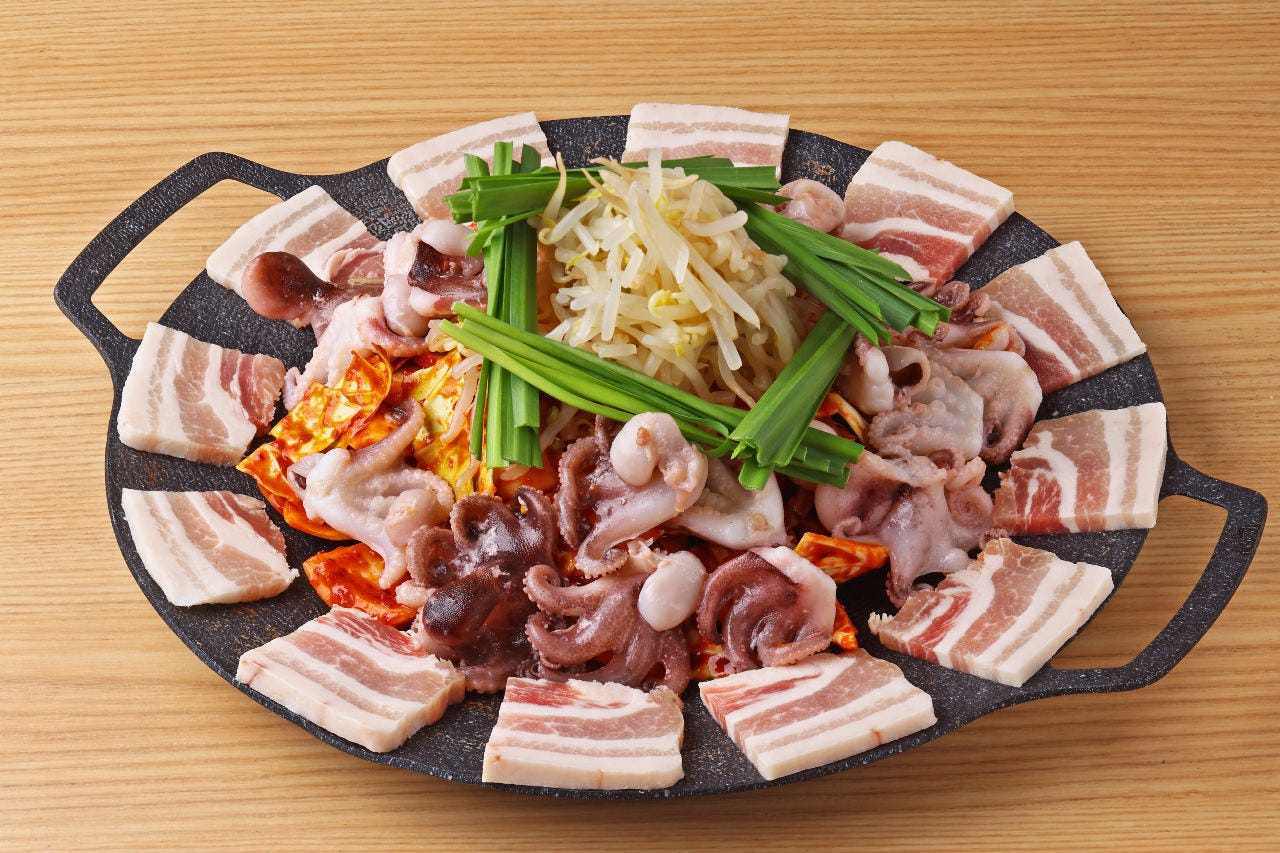 梅田韓国料理と二色鍋 かん菜（カンナ）
