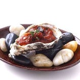 オニオンチリトマトソースとベーコンの焼き牡蠣