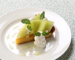 旬の食材をたっぷり自家製タルトにのせました♪