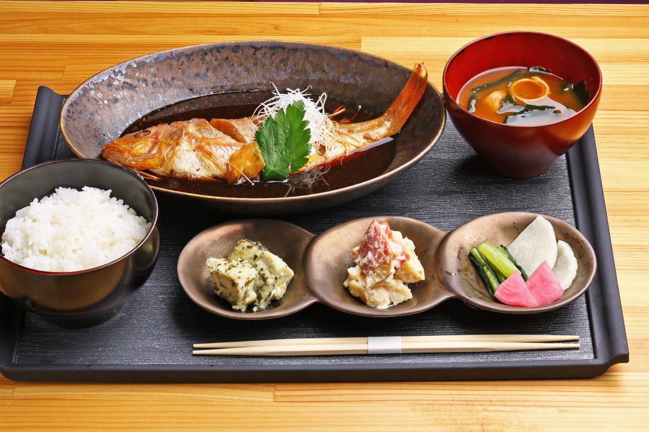 魚屋 かいちの煮魚定食