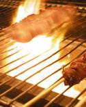 紀州備長炭で焼くやきとんは
熱々ジューシーでたまりません！