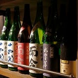 旬の地酒や十四代など、プレミアムな日本酒も取り揃えています。