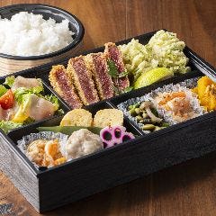 霜降りサーロインと鶏天弁当
