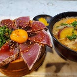 カツオタタキ丼ユッケダレと秋野菜豚汁定食