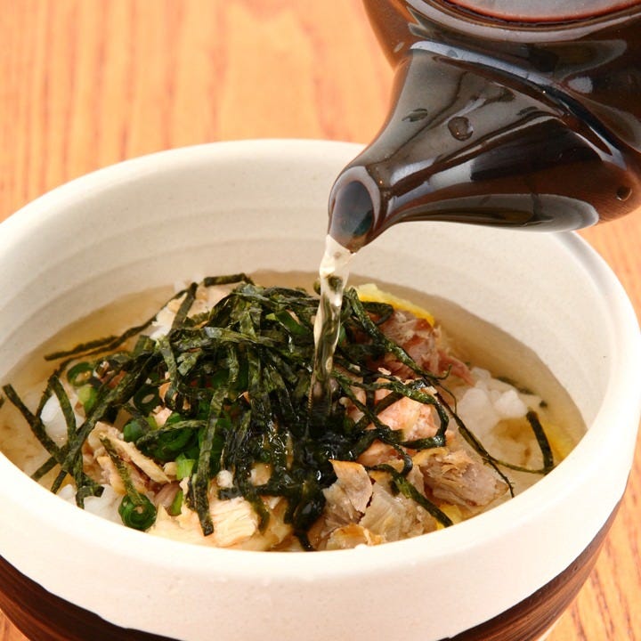 牡蠣の土鍋ご飯
追加出汁でのお茶漬けも絶品！
