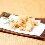 鳥取県産大山鶏の天ぷらです。とってもジューシーですよ！！