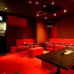 【VIPルーム】 ３０名様収容＆カラオケ・ダーツ完備！