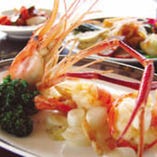 広東料理をベースに、本格四川料理をお楽しみいただけます