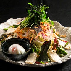 瑞々しい野菜を使ったサラダは栄養満点！ファーストオーダーに◎