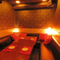 完全個室は全8部屋! カラオケ個室(6)+カーテン個室(2)