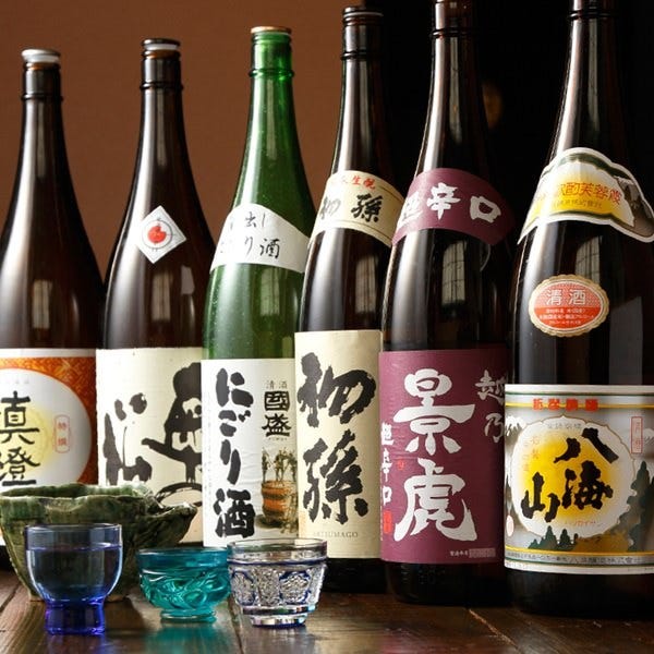 全国各地から厳選して取り寄せた日本酒も種類豊富にご用意！