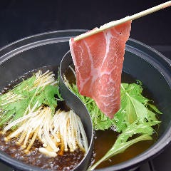 自慢のしゃぶしゃぶは当店名物。上質なお肉との相性も抜群です♪