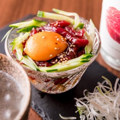 レトロ肉バル 炙りやん 横須賀中央_カンガルーのユッケ