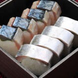 冬の味覚を堪能する『特製サバ棒寿司』（冬季限定）