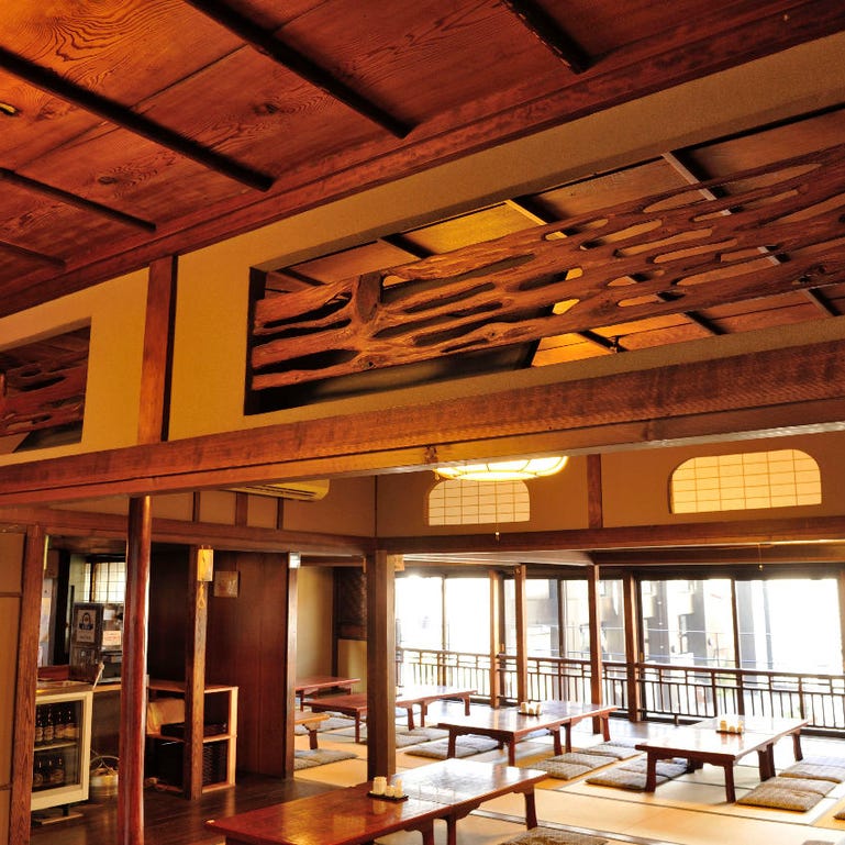 川豊_懐かしく温かい 風情も愉しめる店内