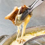 肉厚サムギョプサルにチーズをたっぷり絡ませて召し上がれ！