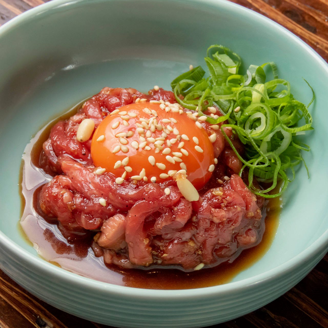 大仙伝統の味、もも肉を使用した赤身ユッケもぜひ堪能ください