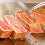 滴る肉汁・とろける食感
 鉄板焼ステーキの醍醐味です