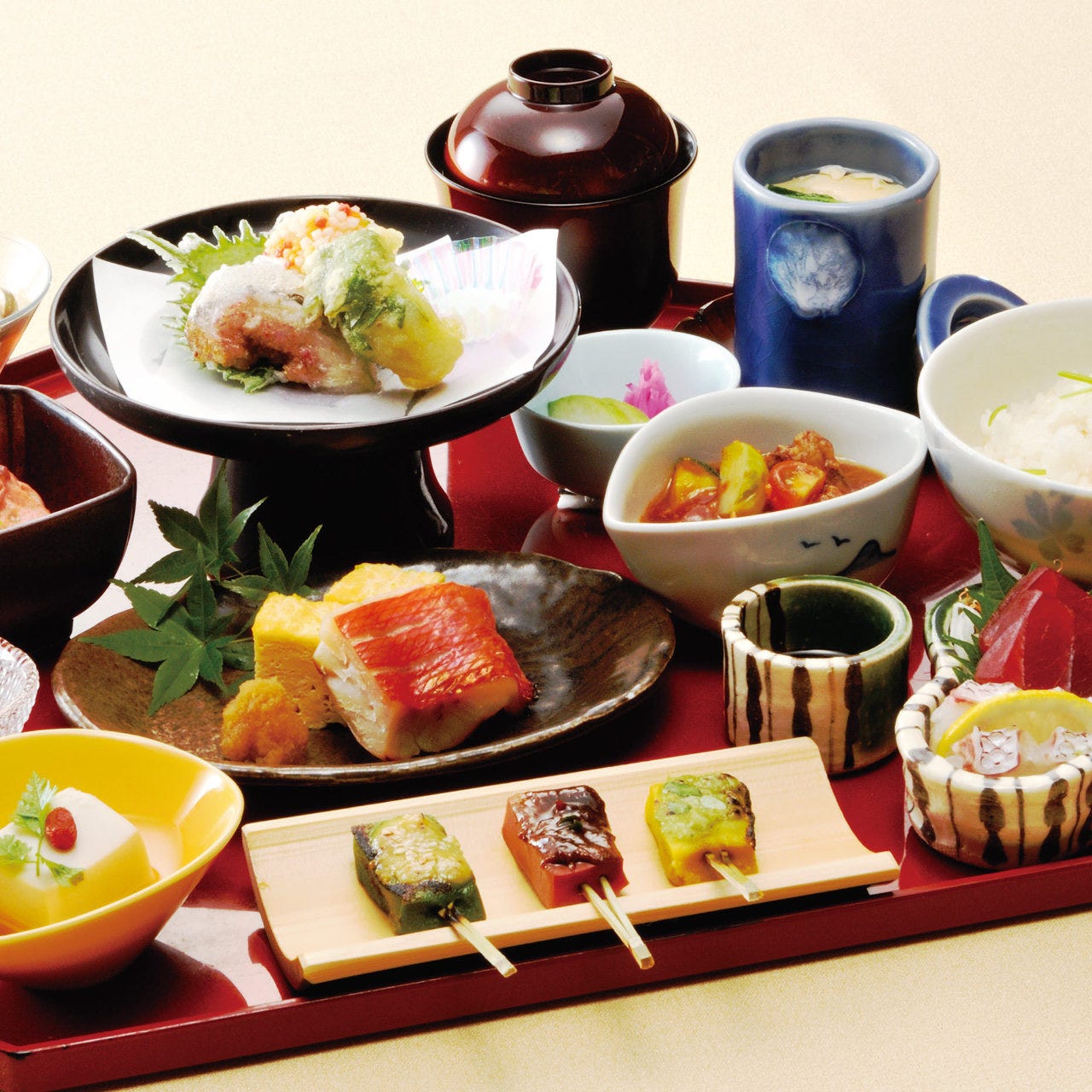 たくさんの和食であふれた「矗々家」のおばんざい十菜膳