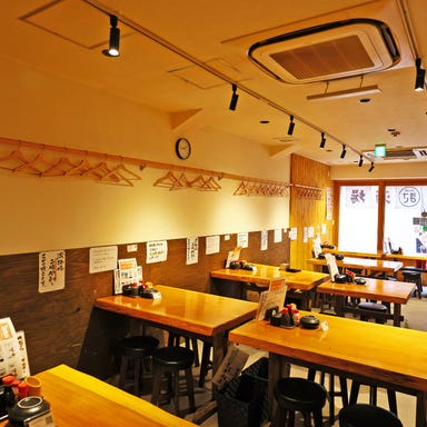 大衆酒場 まさ_木のぬくもりを感じる広々としたテーブル席♪