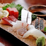 加太漁港直送の新鮮な鮮魚をご用意しております。