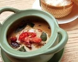 『QUEEN of THAILAND GINZA』の「グリーンカレー」の画像