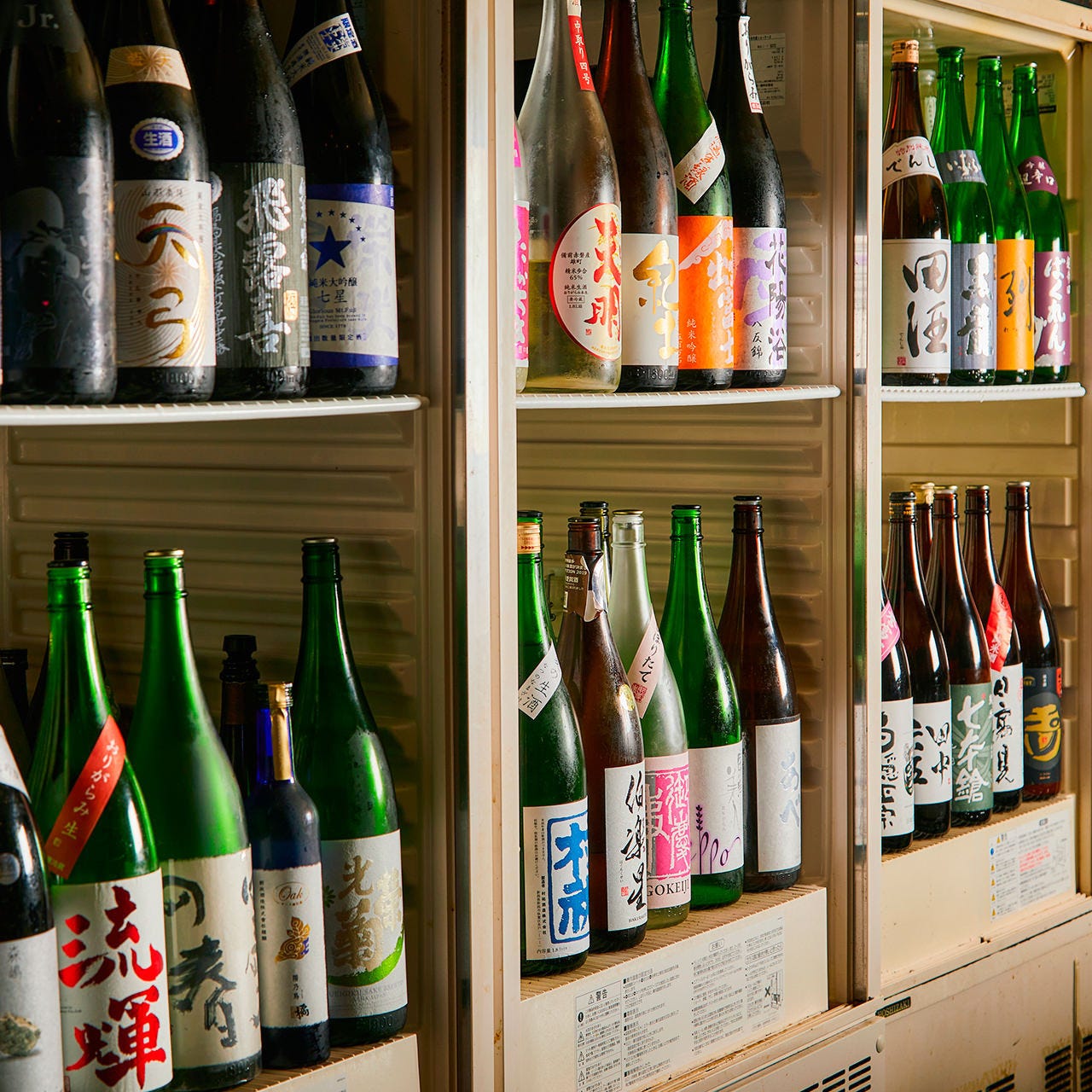 温度管理を徹底
銘柄に合わせた温度帯で保存 日本酒のワンダーランド 季節料理 九NINE_温度管理を徹底
銘柄に合わせた温度帯で保存
