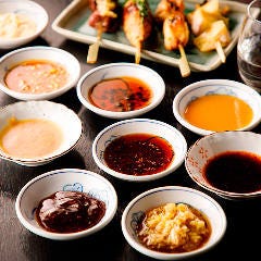 日本酒のワンダーランド 季節料理 九NINE_串焼の素材の旨味を引き立てる豊富な自家製タレ