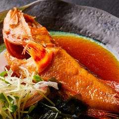 日本酒のワンダーランド 季節料理 九NINE_その日仕入れの旬魚で作る煮魚は早々に完売する隠れ人気メニュー