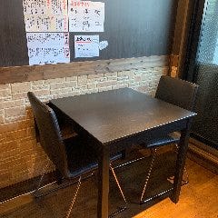 日本酒のワンダーランド 季節料理 九NINE_お一人様から団体様まで！テーブル席（2名様&times;4卓 / 最大10名様前後)