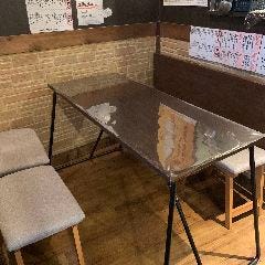 日本酒のワンダーランド 季節料理 九NINE_お一人様から団体様まで！テーブル席（2名様&times;4卓 / 最大10名様前後)