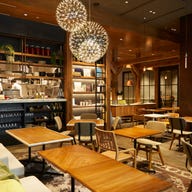 ADRIFT by David Myers_フロアテーブル席