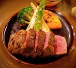 横濱ビーフまたは国産牛ステーキ