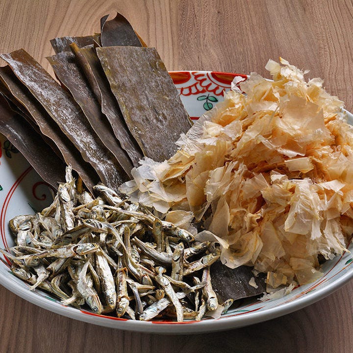 おでん出汁は、北海道産天然昆布など、最高級の天然素材を使用