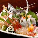 【旬の鮮魚】
築地より直送の新鮮な旬の魚介をお楽しみください