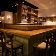 オイスターバー&レストラン オストレア 銀座コリドー通り店_カウンター席