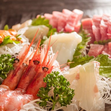 居酒屋工房 楽しや《TANOSHIYA》_刺身盛り合わせ付き/4~6名様宴会コース