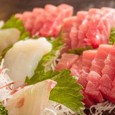 居酒屋工房 楽しや《TANOSHIYA》_刺身盛り合わせ付き/2~3名様宴会コ-ス