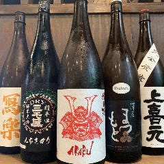 人気銘柄から季節の限定酒まで、厳選地酒を取り揃えております