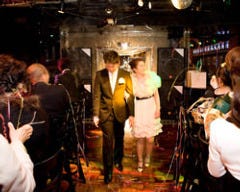 【結婚式二次会】 新郎新婦様登場!音楽と照明で盛り上げます!