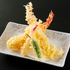 職人が目利きした旬の食材の 旨みを引き出した料理でおもてなし