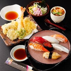 日本の四季を感じる新鮮な 「旬」のネタを職人が一貫一貫握る