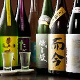 日本全国から取り寄せた地酒は而今や鍋島などの銘酒揃い